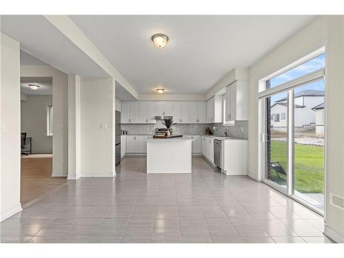 34 Oriole Crescent, Port Colborne, ON - Indoor Photo Showing Kitchen