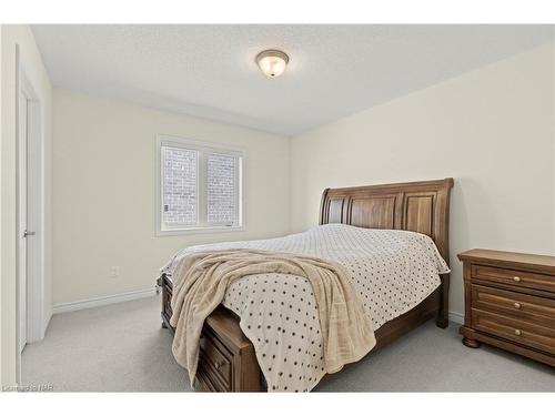 34 Oriole Crescent, Port Colborne, ON - Indoor Photo Showing Bedroom