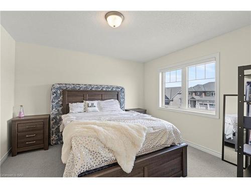 34 Oriole Crescent, Port Colborne, ON - Indoor Photo Showing Bedroom