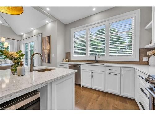 2 Cottage Street, Niagara-On-The-Lake, ON - Indoor Photo Showing Kitchen With Upgraded Kitchen