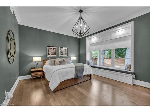 2 Cottage Street, Niagara-On-The-Lake, ON - Indoor Photo Showing Bedroom