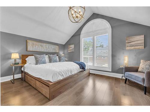 2 Cottage Street, Niagara-On-The-Lake, ON - Indoor Photo Showing Bedroom