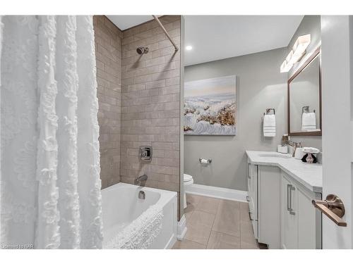 2 Cottage Street, Niagara-On-The-Lake, ON - Indoor Photo Showing Bathroom