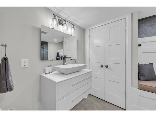 2 Cottage Street, Niagara-On-The-Lake, ON - Indoor Photo Showing Bathroom