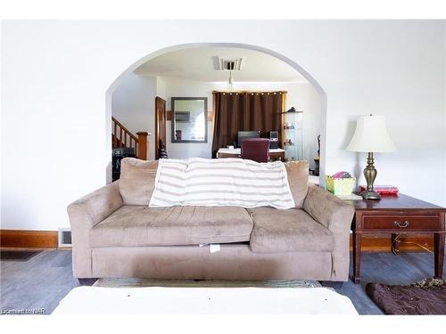 797 Forks Road, Welland, ON - Indoor Photo Showing Bedroom