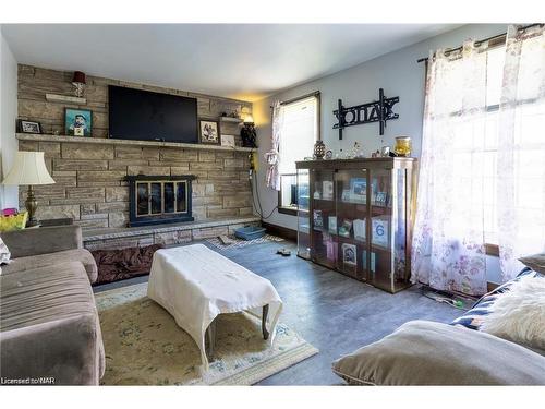 797 Forks Road, Welland, ON - Indoor Photo Showing Living Room With Fireplace