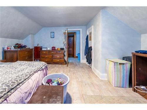 797 Forks Road, Welland, ON - Indoor Photo Showing Bedroom