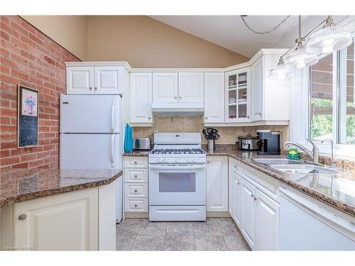 3660 Hazel Street, Ridgeway, ON - Indoor Photo Showing Kitchen