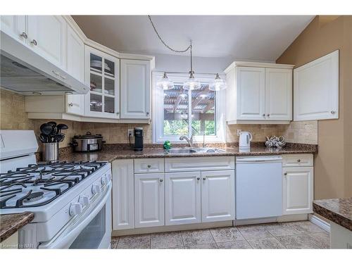 3660 Hazel Street, Ridgeway, ON - Indoor Photo Showing Kitchen