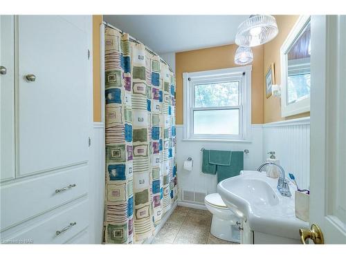 3660 Hazel Street, Ridgeway, ON - Indoor Photo Showing Bathroom