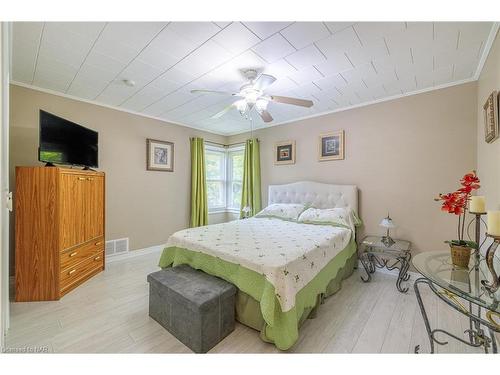 3660 Hazel Street, Ridgeway, ON - Indoor Photo Showing Bedroom