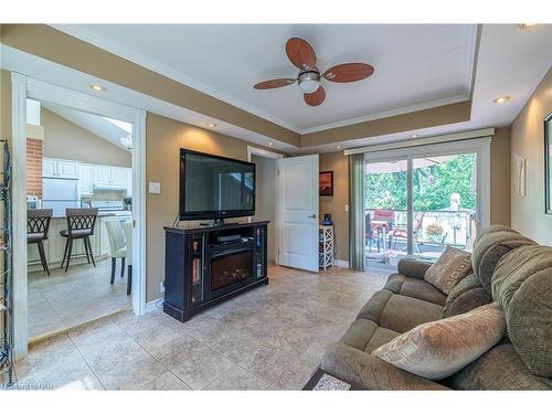 3660 Hazel Street, Ridgeway, ON - Indoor Photo Showing Living Room