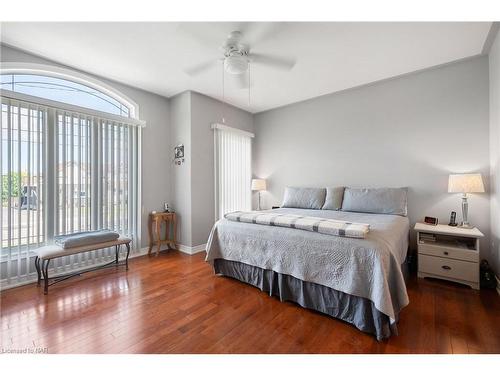 8028 Booth Street, Niagara Falls, ON - Indoor Photo Showing Bedroom