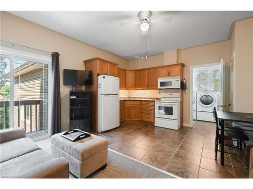 8028 Booth Street, Niagara Falls, ON - Indoor Photo Showing Kitchen