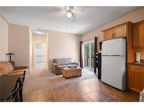 8028 Booth Street, Niagara Falls, ON - Indoor Photo Showing Kitchen