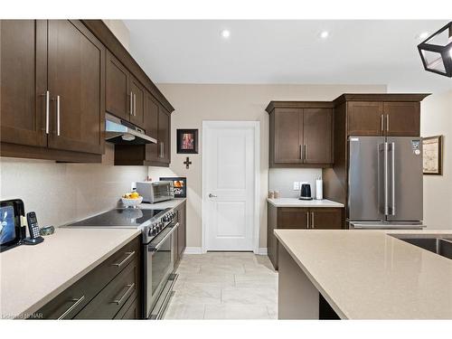 25 Andrew Lane Lane, Thorold, ON - Indoor Photo Showing Kitchen With Stainless Steel Kitchen With Upgraded Kitchen