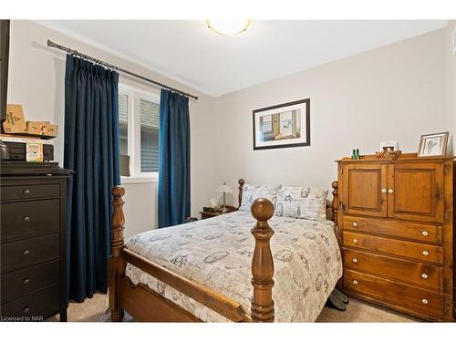 25 Andrew Lane Lane, Thorold, ON - Indoor Photo Showing Bedroom