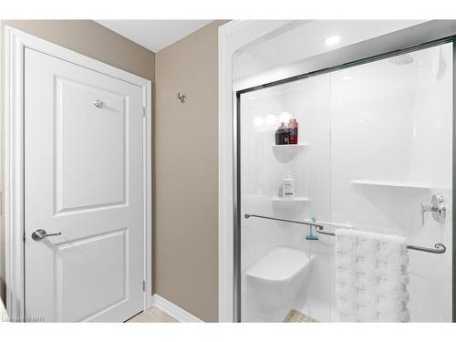 25 Andrew Lane Lane, Thorold, ON - Indoor Photo Showing Bathroom