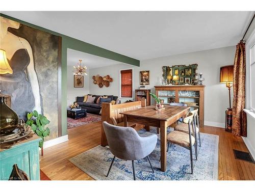 6746 Waters Avenue, Niagara Falls, ON - Indoor Photo Showing Dining Room