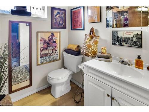 6746 Waters Avenue, Niagara Falls, ON - Indoor Photo Showing Bathroom