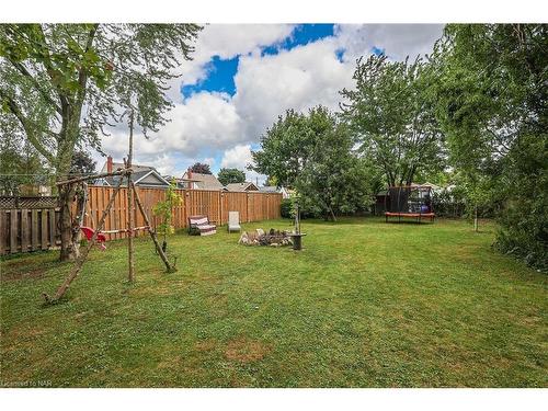 6746 Waters Avenue, Niagara Falls, ON - Outdoor With Backyard