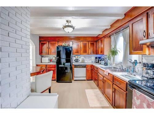 5371 Huron Street, Niagara Falls, ON - Indoor Photo Showing Kitchen With Double Sink