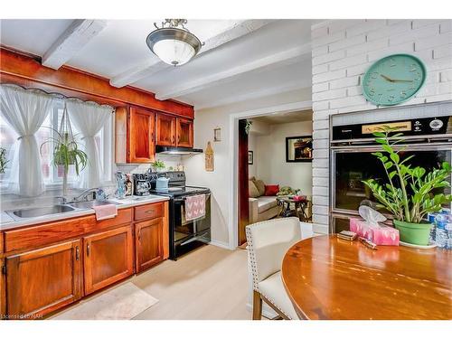 5371 Huron Street, Niagara Falls, ON - Indoor Photo Showing Kitchen With Double Sink