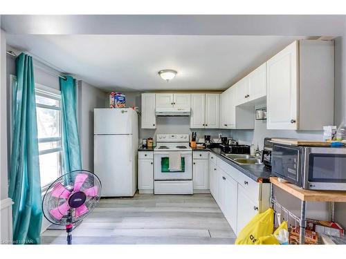 5371 Huron Street, Niagara Falls, ON - Indoor Photo Showing Kitchen With Double Sink