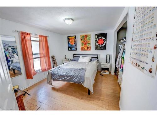 5371 Huron Street, Niagara Falls, ON - Indoor Photo Showing Bedroom