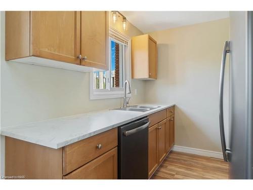 11-69 Hagey Avenue, Fort Erie, ON - Indoor Photo Showing Kitchen With Double Sink