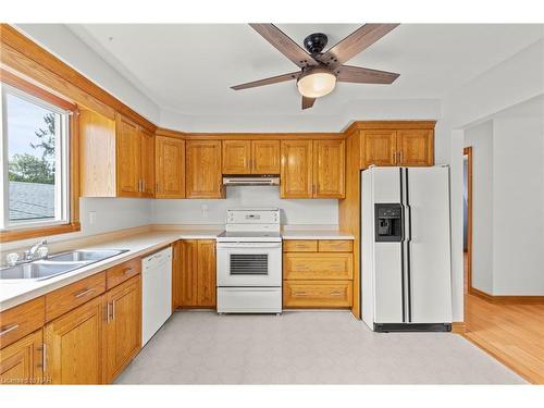 98 Ost Avenue, Port Colborne, ON - Indoor Photo Showing Kitchen With Double Sink