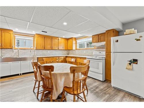 98 Ost Avenue, Port Colborne, ON - Indoor Photo Showing Kitchen