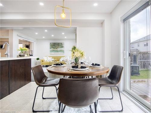 7725 Black Maple Drive, Niagara Falls, ON - Indoor Photo Showing Dining Room