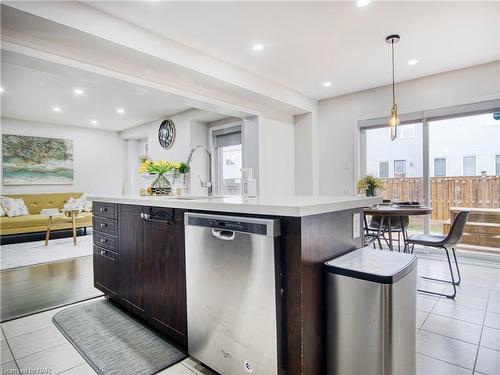 7725 Black Maple Drive, Niagara Falls, ON - Indoor Photo Showing Kitchen