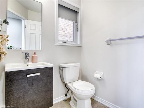 7725 Black Maple Drive, Niagara Falls, ON - Indoor Photo Showing Bathroom