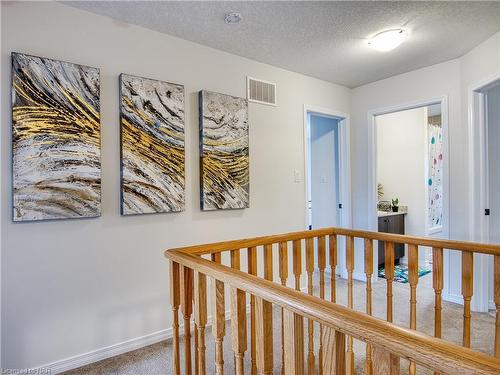 7725 Black Maple Drive, Niagara Falls, ON - Indoor Photo Showing Other Room