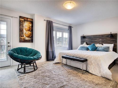 7725 Black Maple Drive, Niagara Falls, ON - Indoor Photo Showing Bedroom