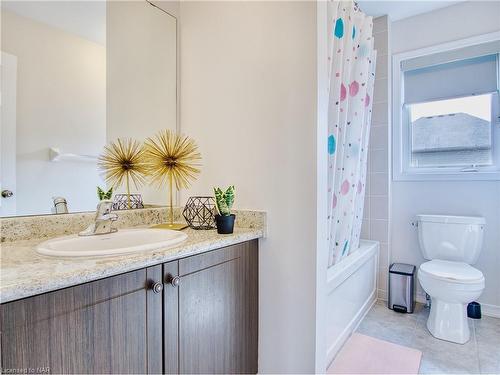 7725 Black Maple Drive, Niagara Falls, ON - Indoor Photo Showing Bathroom