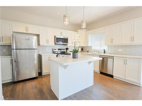 13 Cinnamon Street, Thorold, ON - Indoor Photo Showing Kitchen With Upgraded Kitchen