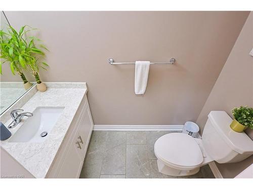 13 Cinnamon Street, Thorold, ON - Indoor Photo Showing Bathroom