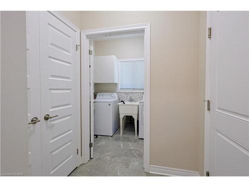 13 Cinnamon Street, Thorold, ON - Indoor Photo Showing Laundry Room