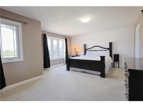 13 Cinnamon Street, Thorold, ON - Indoor Photo Showing Bedroom