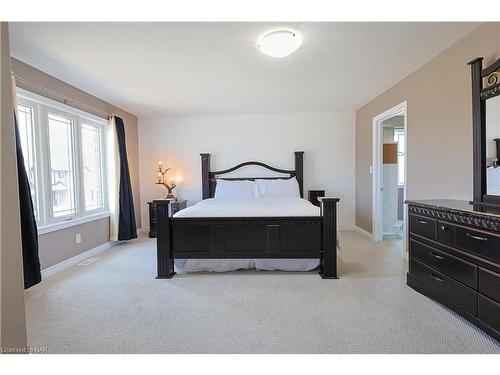 13 Cinnamon Street, Thorold, ON - Indoor Photo Showing Bedroom