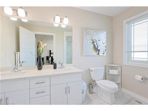 13 Cinnamon Street, Thorold, ON - Indoor Photo Showing Bathroom