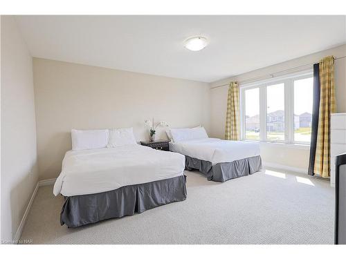 13 Cinnamon Street, Thorold, ON - Indoor Photo Showing Bedroom