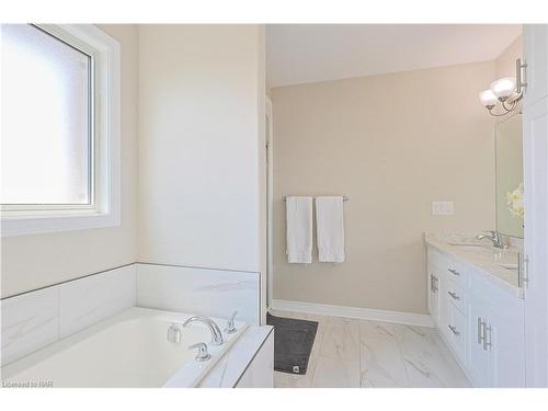 13 Cinnamon Street, Thorold, ON - Indoor Photo Showing Bathroom