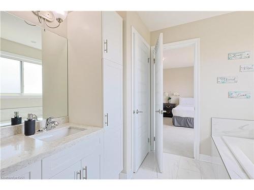 13 Cinnamon Street, Thorold, ON - Indoor Photo Showing Bathroom