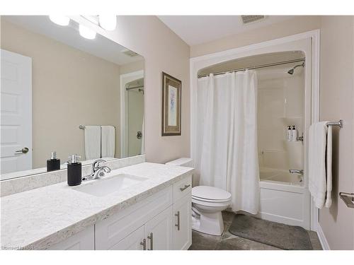 13 Cinnamon Street, Thorold, ON - Indoor Photo Showing Bathroom