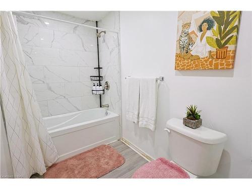 13 Cinnamon Street, Thorold, ON - Indoor Photo Showing Bathroom