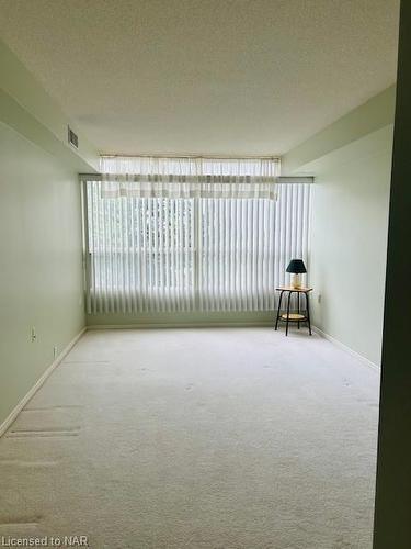 504-5100 Dorchester Road, Niagara Falls, ON - Indoor Photo Showing Other Room